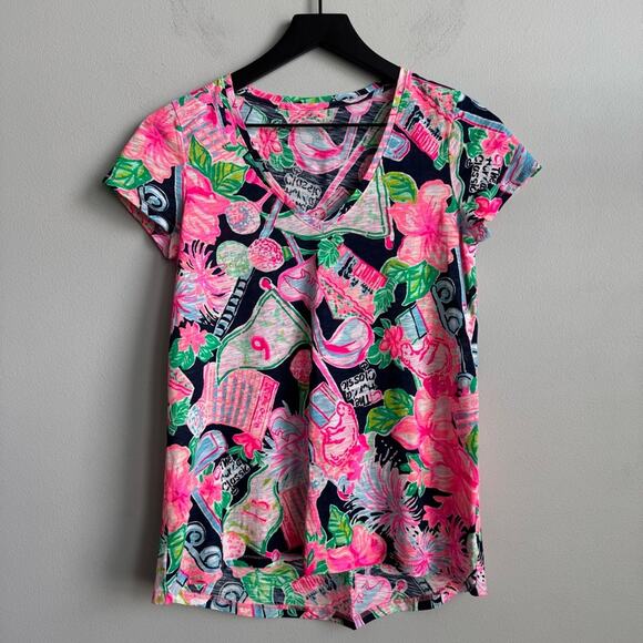 Lilly Pulitzer Etta V-neck Tee in High Tide Navy Honda Classic Print XXS - Picture 3 of 9